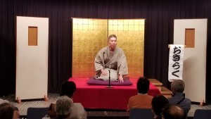 トリを務めた「麹家おきらく」さんの演目は「金満家族」、得意のダジャレ根多が最高に面白かったです！